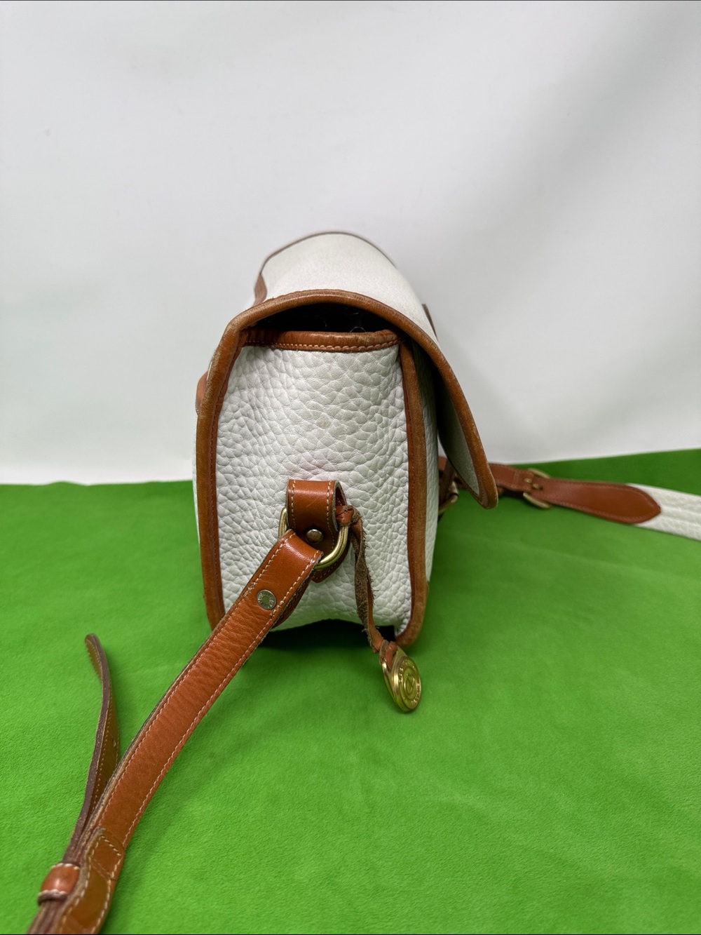 Dooney Bourke White Pebbled Leather Bag - Picture 5 of 17